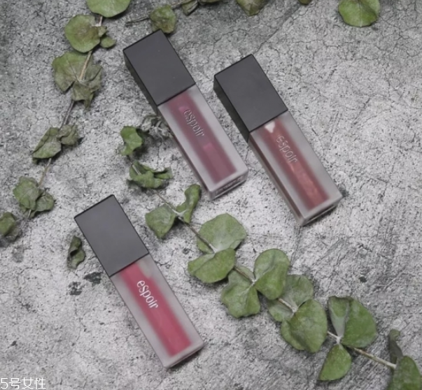 秋冬口紅哪個(gè)顏色好看 秋冬口紅色號(hào)推薦 秋冬口紅哪個(gè)顏色好看 秋冬口紅色號(hào)推薦