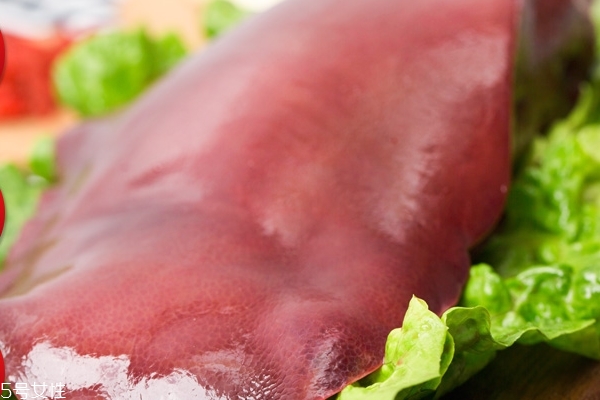 豬肝為什么要用鹽水泡 為了排出毒素 豬肝為什么要用鹽水泡 為了排出毒素