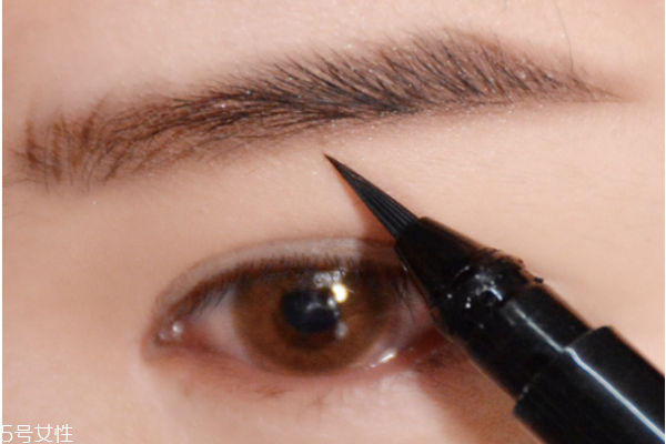 冬日氣質(zhì)妝容教程 冬日最in妝容 冬日氣質(zhì)妝容教程 冬日最in妝容