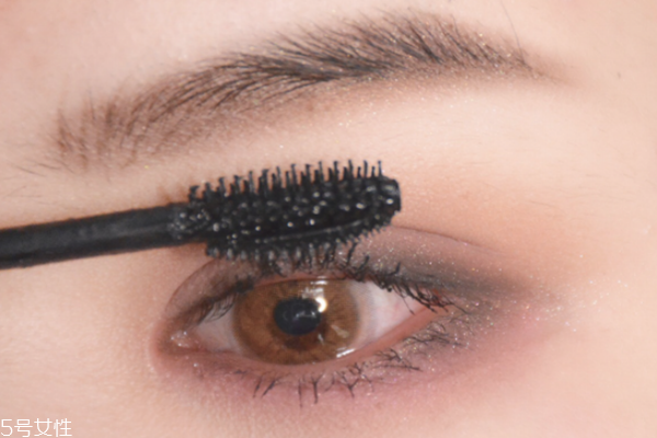 冬日氣質(zhì)妝容教程 冬日最in妝容 冬日氣質(zhì)妝容教程 冬日最in妝容