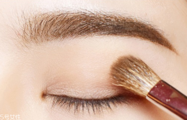 冬日氣質(zhì)妝容教程 冬日最in妝容 冬日氣質(zhì)妝容教程 冬日最in妝容