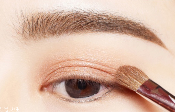 冬日氣質(zhì)妝容教程 冬日最in妝容 冬日氣質(zhì)妝容教程 冬日最in妝容