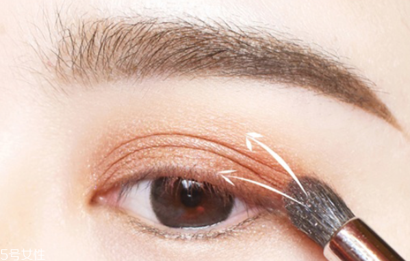 冬日氣質(zhì)妝容教程 冬日最in妝容 冬日氣質(zhì)妝容教程 冬日最in妝容