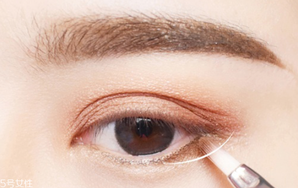 冬日氣質(zhì)妝容教程 冬日最in妝容 冬日氣質(zhì)妝容教程 冬日最in妝容