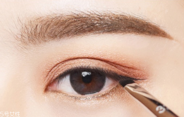 冬日氣質(zhì)妝容教程 冬日最in妝容 冬日氣質(zhì)妝容教程 冬日最in妝容