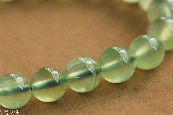 葡萄石的功效與作用 綠色幸運之石 葡萄石的功效與作用 綠色幸運之石