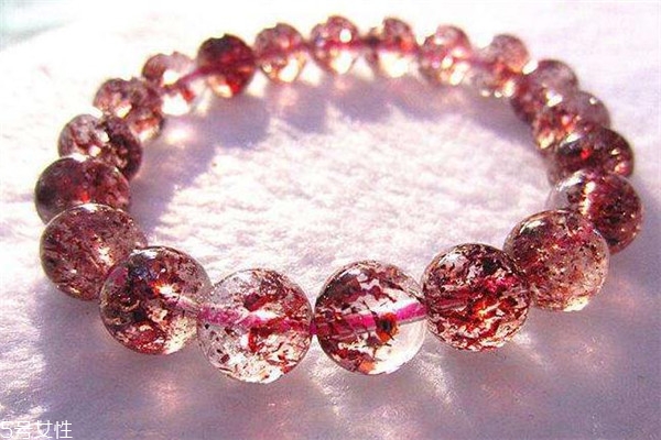 草莓晶的功效與作用 美好感情的表達 草莓晶的功效與作用 美好感情的表達