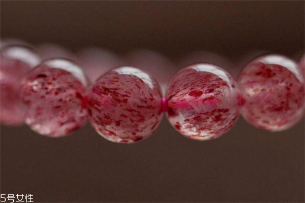 草莓晶和粉晶哪個好 各自優(yōu)點不同 草莓晶和粉晶哪個好 各自優(yōu)點不同