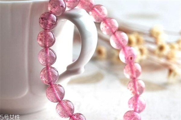 草莓晶可以戴著睡覺(jué)嗎 影響并不大 草莓晶可以戴著睡覺(jué)嗎 影響并不大