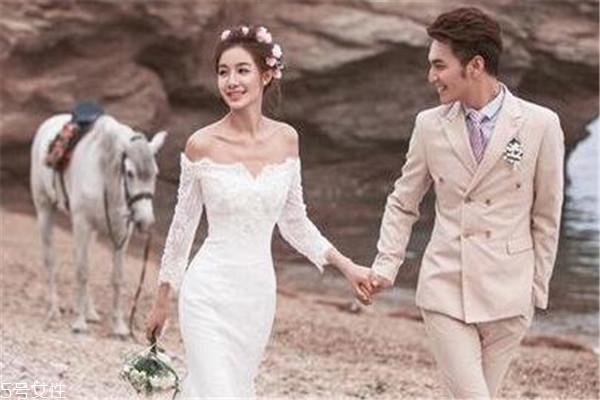 拍婚紗照衣服怎么選 漂漂亮亮入鏡 拍婚紗照衣服怎么選 漂漂亮亮入鏡