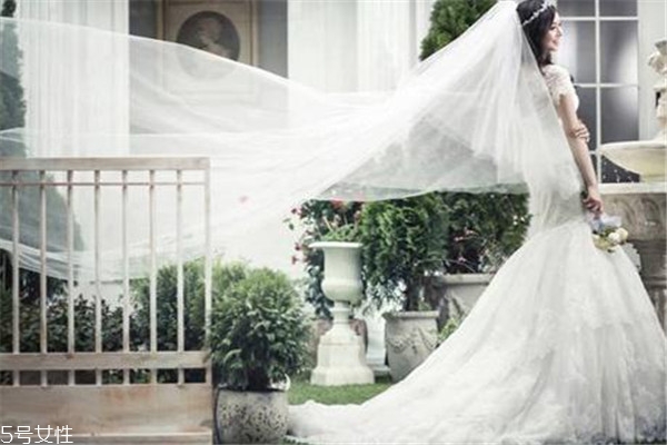 拍婚紗照衣服怎么選 漂漂亮亮入鏡 拍婚紗照衣服怎么選 漂漂亮亮入鏡