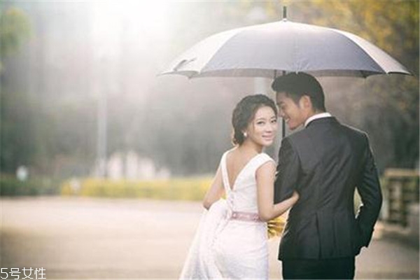 拍婚紗照衣服怎么選 漂漂亮亮入鏡 拍婚紗照衣服怎么選 漂漂亮亮入鏡