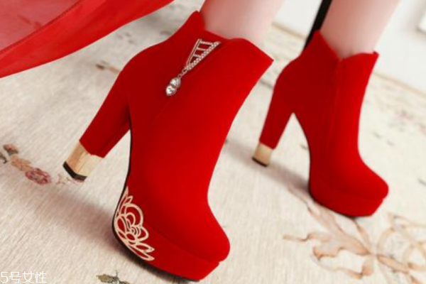 冬天結(jié)婚穿什么鞋子 婚鞋這樣選 冬天結(jié)婚穿什么鞋子 婚鞋這樣選