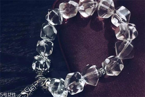 白水晶寓意是什么 代表正能量 白水晶寓意是什么 代表正能量