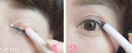 如何畫雙眼皮上揚(yáng)眼線 教你眼線如何畫出大眼睛 如何畫雙眼皮上揚(yáng)眼線 教你眼線如何畫出大眼睛