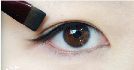 內(nèi)雙怎么畫眼妝 內(nèi)雙大眼妝的畫法 內(nèi)雙怎么畫眼妝 內(nèi)雙大眼妝的畫法