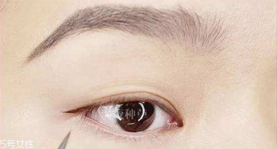 內(nèi)雙怎么畫眼妝 內(nèi)雙大眼妝的畫法 內(nèi)雙怎么畫眼妝 內(nèi)雙大眼妝的畫法