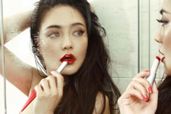 吃飯不擦口紅會中毒嗎 不過量就沒事 吃飯不擦口紅會中毒嗎 不過量就沒事