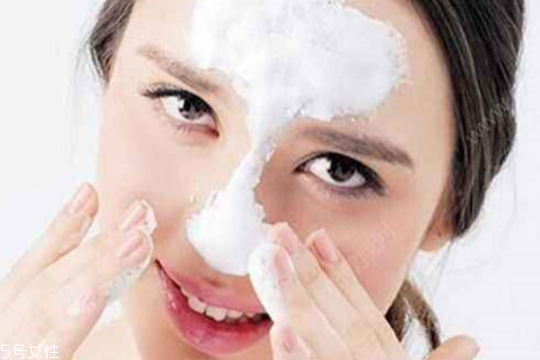 早上怎么洗臉最好 注意3點(diǎn)吸收效果能翻倍 早上怎么洗臉最好 注意3點(diǎn)吸收效果能翻倍