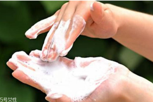 早上怎么洗臉最好 注意3點(diǎn)吸收效果能翻倍 早上怎么洗臉最好 注意3點(diǎn)吸收效果能翻倍