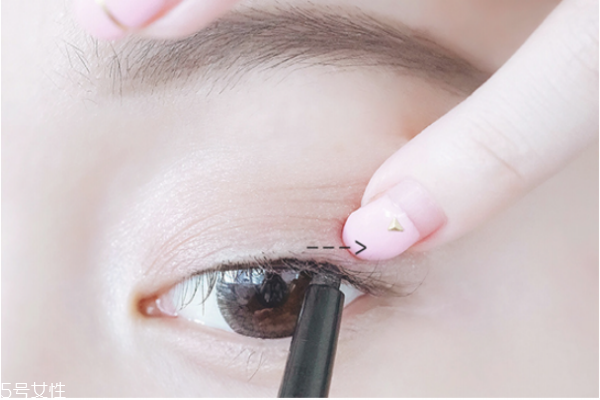 內(nèi)眼線怎么畫(huà)圖解 超實(shí)用的眼線畫(huà)法技巧