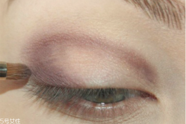 外雙眼皮怎么化妝好看 雙眼皮眼線(xiàn)畫(huà)法步驟