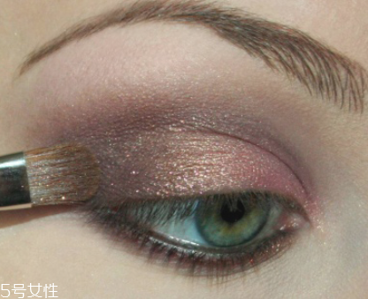外雙眼皮怎么化妝好看 雙眼皮眼線(xiàn)畫(huà)法步驟