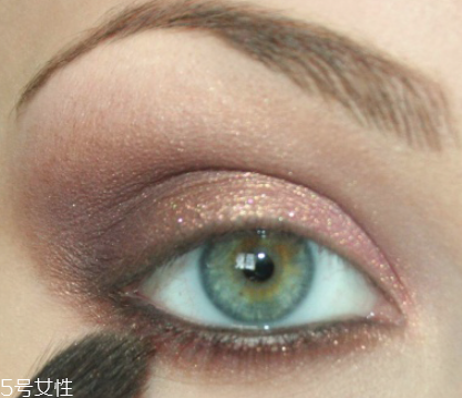 外雙眼皮怎么化妝好看 雙眼皮眼線(xiàn)畫(huà)法步驟