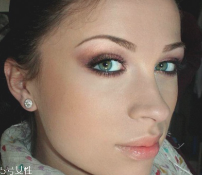 外雙眼皮怎么化妝好看 雙眼皮眼線(xiàn)畫(huà)法步驟