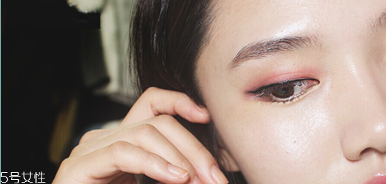 外雙眼皮怎么化妝好看 雙眼皮眼線(xiàn)畫(huà)法步驟