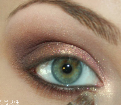 外雙眼皮怎么化妝好看 雙眼皮眼線(xiàn)畫(huà)法步驟