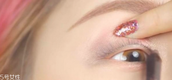 外雙眼皮怎么化妝好看 雙眼皮眼線(xiàn)畫(huà)法步驟