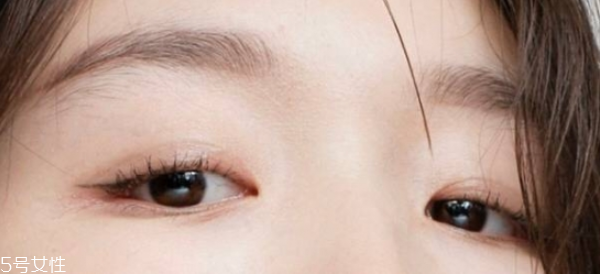 外雙眼皮怎么化妝好看 雙眼皮眼線(xiàn)畫(huà)法步驟