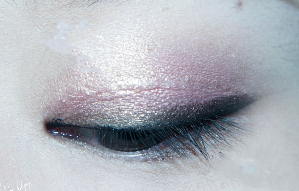 漸層眼影的畫法 漸層眼影畫法步驟圖 漸層眼影的畫法 漸層眼影畫法步驟圖