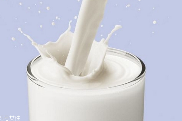 牛奶為什么會(huì)凝固 答案從下面找 牛奶為什么會(huì)凝固 答案從下面找