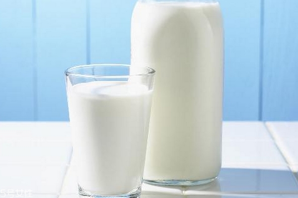 牛奶為什么會(huì)凝固 答案從下面找 牛奶為什么會(huì)凝固 答案從下面找