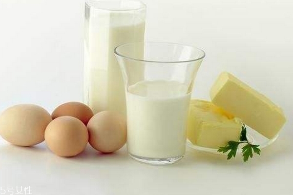 牛奶為什么會(huì)凝固 答案從下面找 牛奶為什么會(huì)凝固 答案從下面找