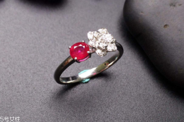 紅寶石適合什么年齡段 這些人都能戴 紅寶石適合什么年齡段 這些人都能戴