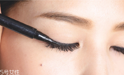 單眼皮內(nèi)雙怎么畫(huà)眼線 單眼皮內(nèi)雙女生眼妝畫(huà)法技巧