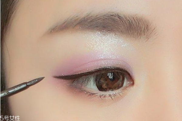 初學(xué)者怎樣畫眼線 各種眼型的眼線畫法 初學(xué)者怎樣畫眼線 各種眼型的眼線畫法