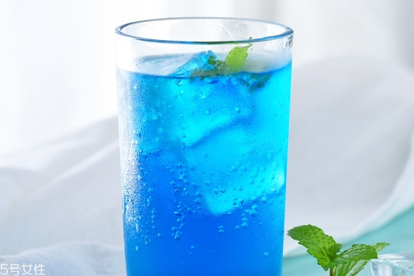 可樂(lè)為什么會(huì)上癮 咖啡因作怪 可樂(lè)為什么會(huì)上癮 咖啡因作怪