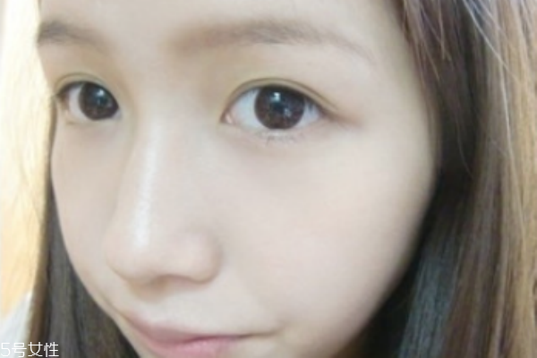 怎么快速學(xué)會(huì)化妝 最簡(jiǎn)單眼妝畫法教程