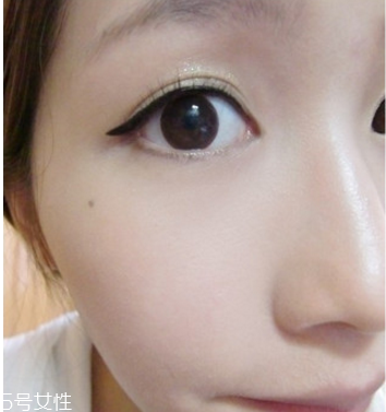 怎么快速學(xué)會(huì)化妝 最簡(jiǎn)單眼妝畫法教程