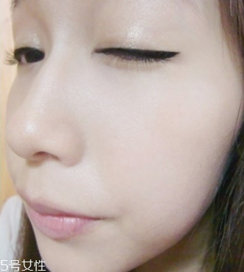 怎么快速學(xué)會(huì)化妝 最簡(jiǎn)單眼妝畫法教程