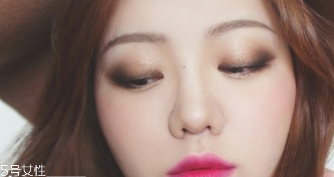 怎么快速學(xué)會(huì)化妝 最簡(jiǎn)單眼妝畫法教程