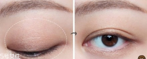 怎么快速學(xué)會(huì)化妝 最簡(jiǎn)單眼妝畫法教程