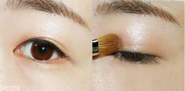 怎么快速學(xué)會(huì)化妝 最簡(jiǎn)單眼妝畫法教程