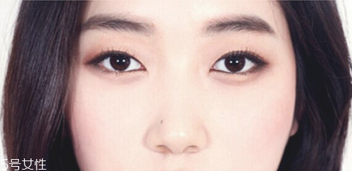 怎么快速學(xué)會(huì)化妝 最簡(jiǎn)單眼妝畫法教程