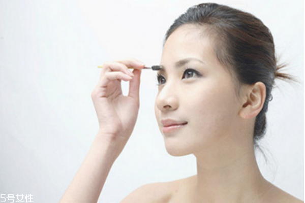 畫眉用什么洗 畫眉記得卸妝 畫眉用什么洗 畫眉記得卸妝
