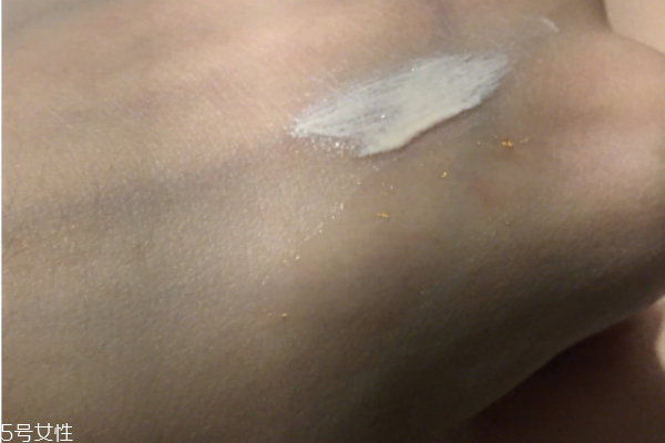 嬌蘭妝前乳和cpb隔離哪個(gè)好 兩款?yuàn)y前對比 嬌蘭妝前乳和cpb隔離哪個(gè)好 兩款?yuàn)y前對比